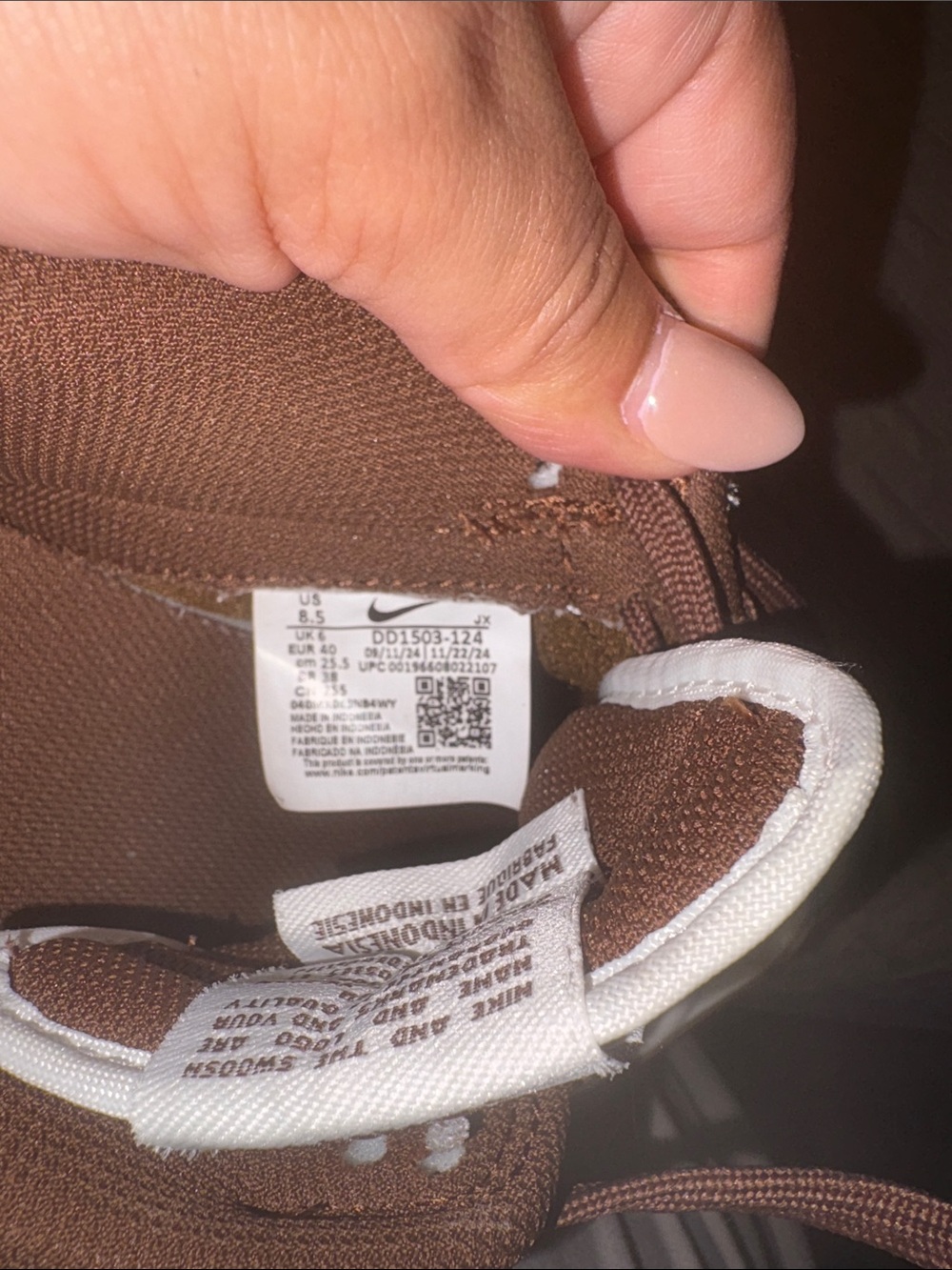Nike Woman  Low-Top Sneakers — White and Brown - Picture 7 of 7